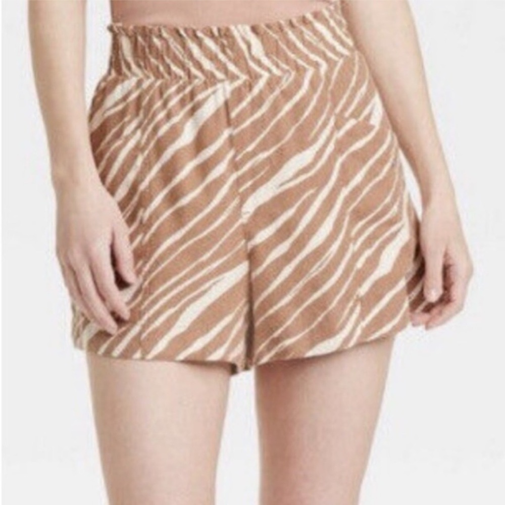 A New Day Brown Zebra Print Women's Shorts. Size Medium. Great Condition. Pocket